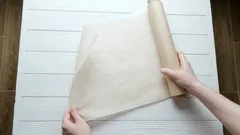 Zašto koristiti papir za pečenje u kupaonici? Ovom metodom možete zaboraviti na krpe i sredstva za čišćenje.