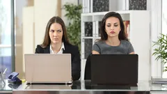 Kako prepoznati da vas netko tiho mrzi: 6 gesta koje propuštate