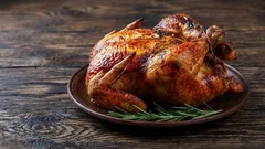 Što utrljati u piletinu da meso bude sočno i mekano: tri najbolje marinade za pečenje u pećnici