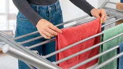 Kako osušiti odjeću za 7 minuta bez pegle, radijatora ili sušilice: učinkovit životni trik